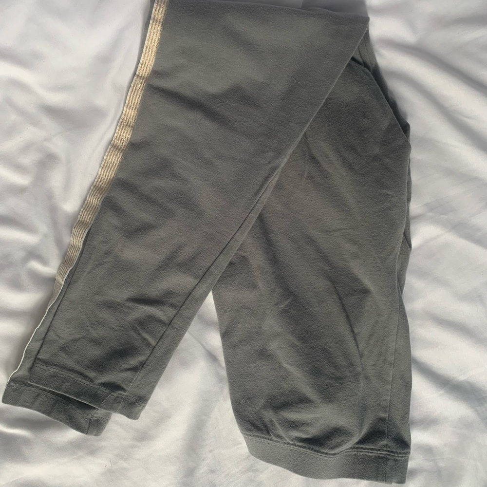 cat & jack girls leggings slightly used :)